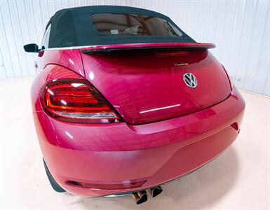 2017 Volkswagen Beetle Convertible 1.8T S  Pink Edition - Photo 6 - Sylvania, OH 43560