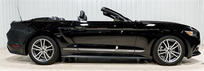 2015 Ford Mustang EcoBoost Premium   - Photo 15 - Sylvania, OH 43560