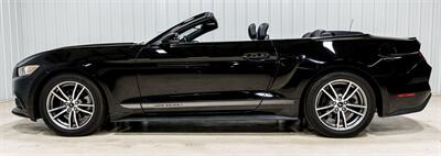 2015 Ford Mustang EcoBoost Premium   - Photo 9 - Sylvania, OH 43560