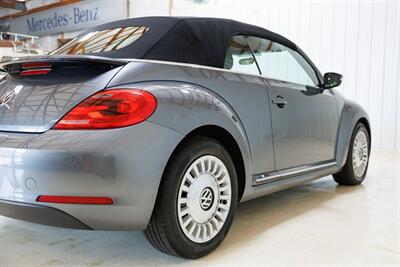 2013 Volkswagen Beetle Convertible 2.5L PZEV   - Photo 12 - Sylvania, OH 43560