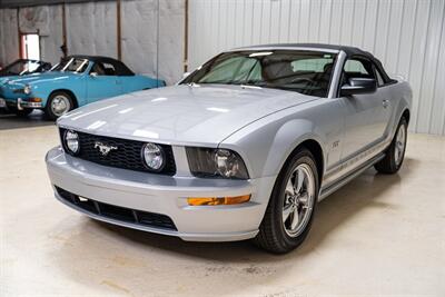 2005 Ford Mustang GT Deluxe   - Photo 4 - Sylvania, OH 43560