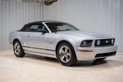 2005 Ford Mustang GT Deluxe   - Photo 1 - Sylvania, OH 43560