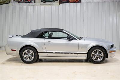 2005 Ford Mustang GT Deluxe   - Photo 11 - Sylvania, OH 43560