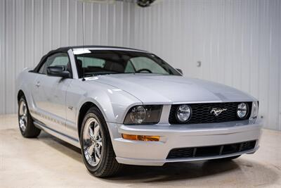 2005 Ford Mustang GT Deluxe   - Photo 3 - Sylvania, OH 43560