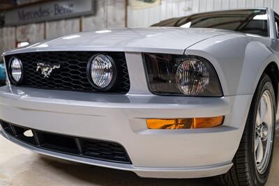 2005 Ford Mustang GT Deluxe   - Photo 6 - Sylvania, OH 43560