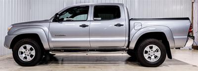 2014 Toyota Tacoma V6 SR5 - Photo 2 - Sylvania, OH 43560