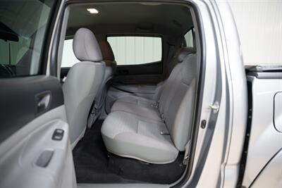 2014 Toyota Tacoma V6 SR5 - Photo 12 - Sylvania, OH 43560