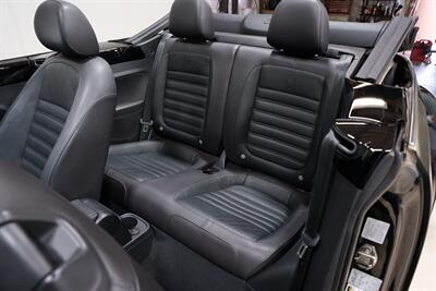 2014 Volkswagen Beetle Convertible R-Line PZEV   - Photo 11 - Sylvania, OH 43560