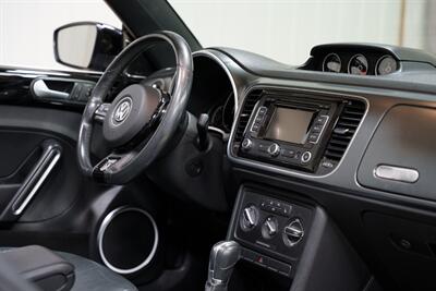 2014 Volkswagen Beetle Convertible R-Line PZEV   - Photo 18 - Sylvania, OH 43560