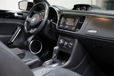2014 Volkswagen Beetle Convertible R-Line PZEV   - Photo 19 - Sylvania, OH 43560