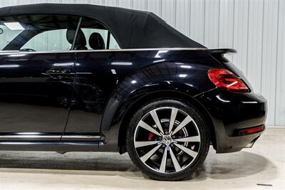2014 Volkswagen Beetle Convertible R-Line PZEV   - Photo 4 - Sylvania, OH 43560