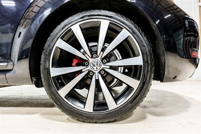 2014 Volkswagen Beetle Convertible R-Line PZEV   - Photo 8 - Sylvania, OH 43560