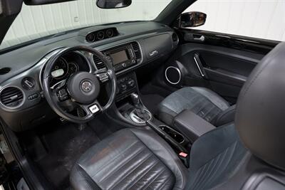 2014 Volkswagen Beetle Convertible R-Line PZEV   - Photo 9 - Sylvania, OH 43560