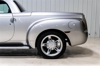 2004 Chevrolet SSR LS   - Photo 3 - Sylvania, OH 43560