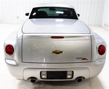 2004 Chevrolet SSR LS   - Photo 7 - Sylvania, OH 43560