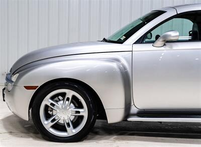 2004 Chevrolet SSR LS   - Photo 4 - Sylvania, OH 43560