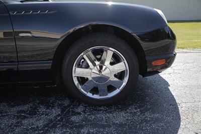 2002 Ford Thunderbird Deluxe   - Photo 22 - Sylvania, OH 43560