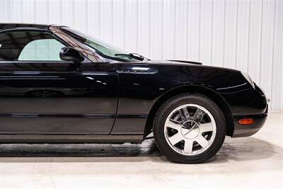 2002 Ford Thunderbird Deluxe   - Photo 9 - Sylvania, OH 43560