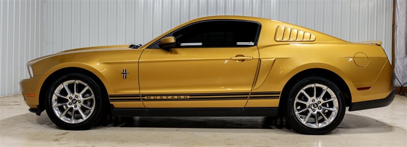 2010 Ford Mustang V6  
