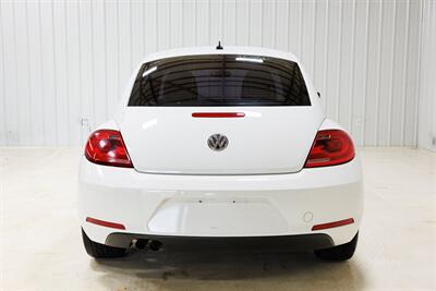 2012 Volkswagen Beetle-Classic 2.5L PZEV   - Photo 15 - Sylvania, OH 43560