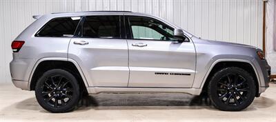 2018 Jeep Grand Cherokee Altitude   - Photo 8 - Sylvania, OH 43560