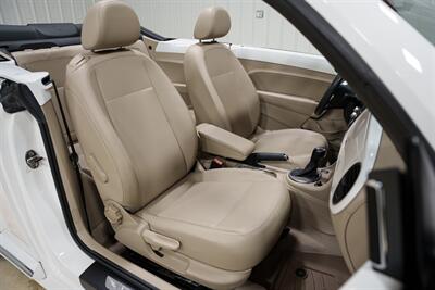 2013 Volkswagen Beetle Convertible 2.5L PZEV - Photo 22 - Sylvania, OH 43560