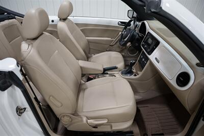 2013 Volkswagen Beetle Convertible 2.5L PZEV - Photo 21 - Sylvania, OH 43560