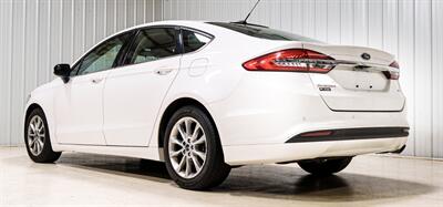 2017 Ford Fusion SE   - Photo 5 - Sylvania, OH 43560