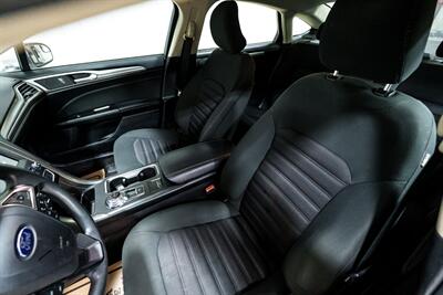 2017 Ford Fusion SE   - Photo 12 - Sylvania, OH 43560