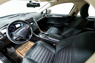 2017 Ford Fusion SE   - Photo 11 - Sylvania, OH 43560