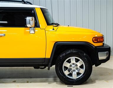 2007 Toyota FJ Cruiser 4dr SUV   - Photo 26 - Sylvania, OH 43560