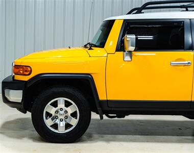 2007 Toyota FJ Cruiser 4dr SUV   - Photo 19 - Sylvania, OH 43560