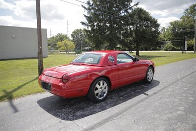 2002 Ford Thunderbird Deluxe   - Photo 4 - Sylvania, OH 43560