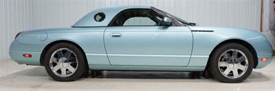 2002 Ford Thunderbird Deluxe - Photo 11 - Sylvania, OH 43560