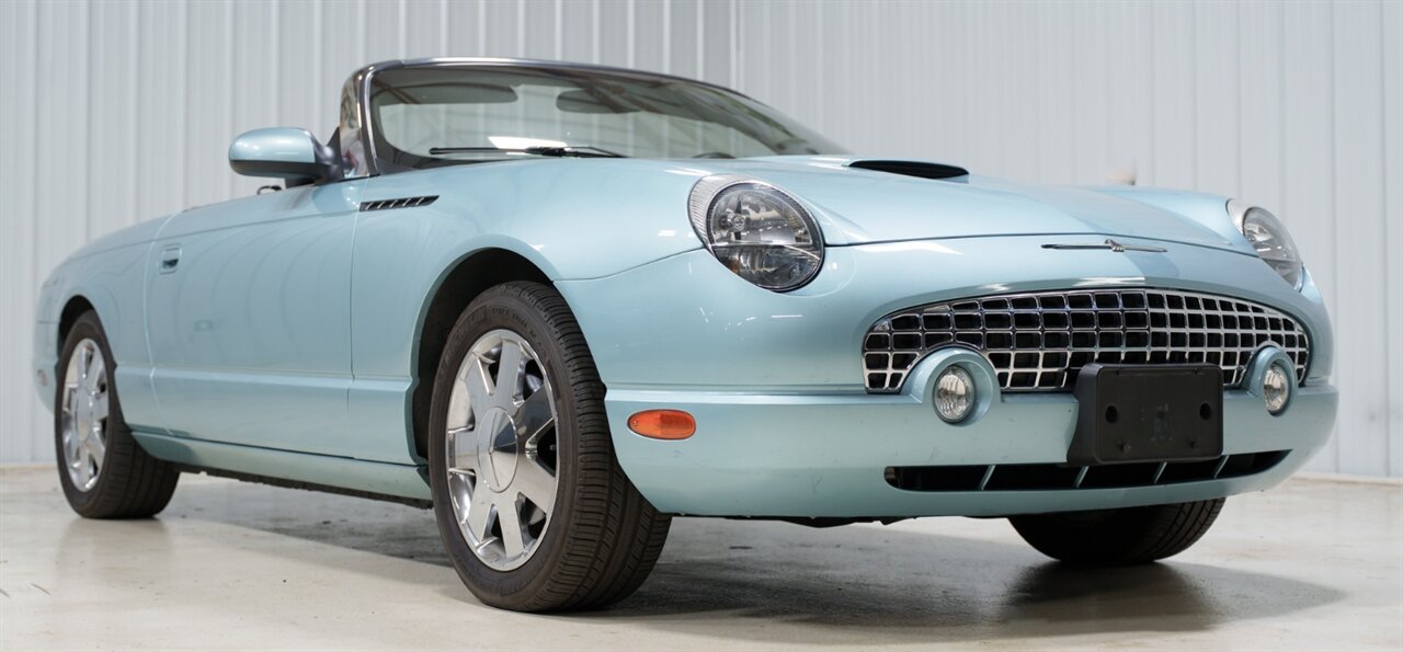 2002 Ford Thunderbird Deluxe   - Photo 1 - Sylvania, OH 43560