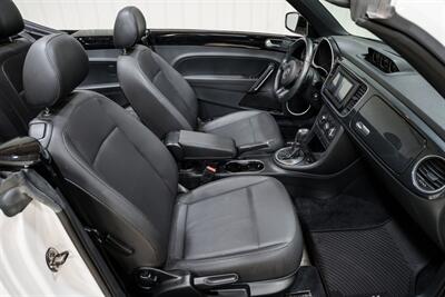 2014 Volkswagen Beetle Convertible R-Line PZEV - Photo 17 - Sylvania, OH 43560