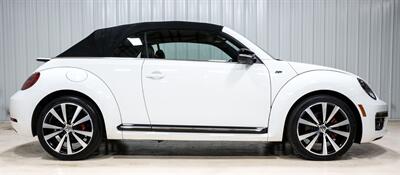 2014 Volkswagen Beetle Convertible R-Line PZEV - Photo 20 - Sylvania, OH 43560