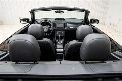 2014 Volkswagen Beetle Convertible R-Line PZEV - Photo 12 - Sylvania, OH 43560