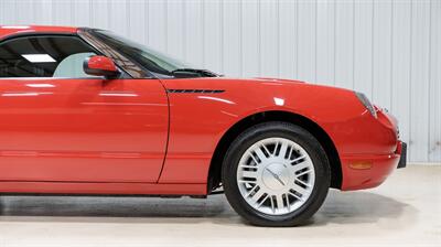 2002 Ford Thunderbird Deluxe - Photo 16 - Sylvania, OH 43560