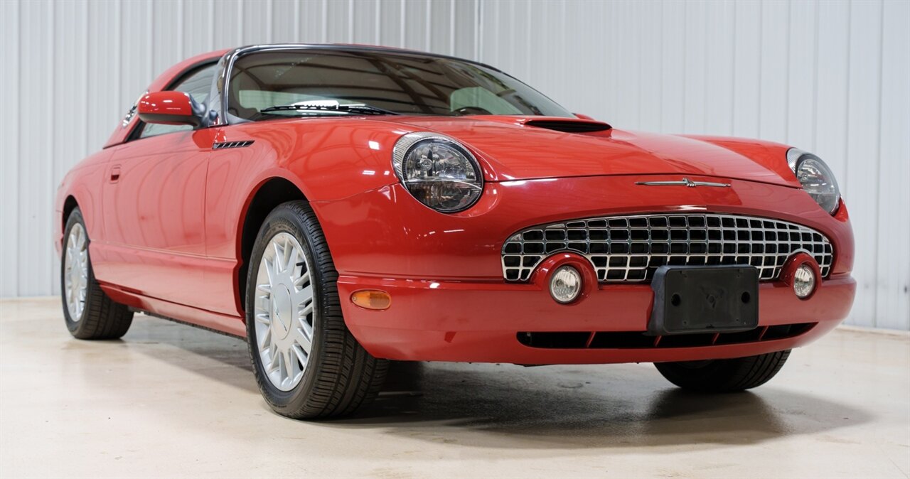 2002 Ford Thunderbird Deluxe   - Photo 1 - Sylvania, OH 43560