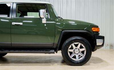 2014 Toyota FJ Cruiser   - Photo 11 - Sylvania, OH 43560
