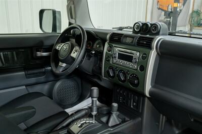 2014 Toyota FJ Cruiser   - Photo 26 - Sylvania, OH 43560