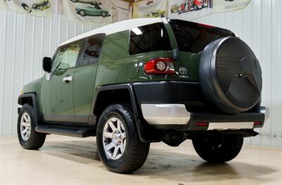 2014 Toyota FJ Cruiser   - Photo 5 - Sylvania, OH 43560