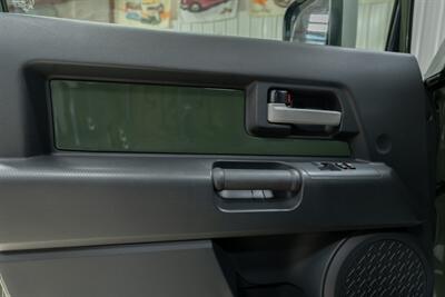2014 Toyota FJ Cruiser   - Photo 20 - Sylvania, OH 43560
