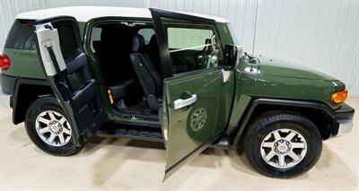 2014 Toyota FJ Cruiser   - Photo 16 - Sylvania, OH 43560