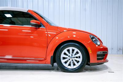 2018 Volkswagen Beetle Convertible 2.0T S   - Photo 12 - Sylvania, OH 43560