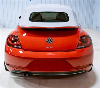 2018 Volkswagen Beetle Convertible 2.0T S   - Photo 6 - Sylvania, OH 43560