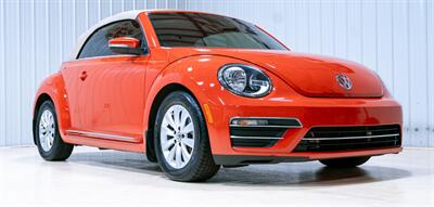 2018 Volkswagen Beetle Convertible 2.0T S   - Photo 13 - Sylvania, OH 43560