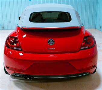 2018 Volkswagen Beetle Convertible 2.0T S   - Photo 6 - Sylvania, OH 43560