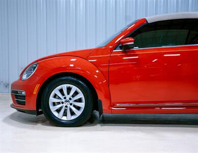 2018 Volkswagen Beetle Convertible 2.0T S   - Photo 3 - Sylvania, OH 43560
